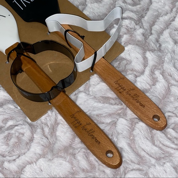 🚩SOLD🚩Rae Dunn Halloween TRICK & TREAT spatula set - Picture 2 of 3